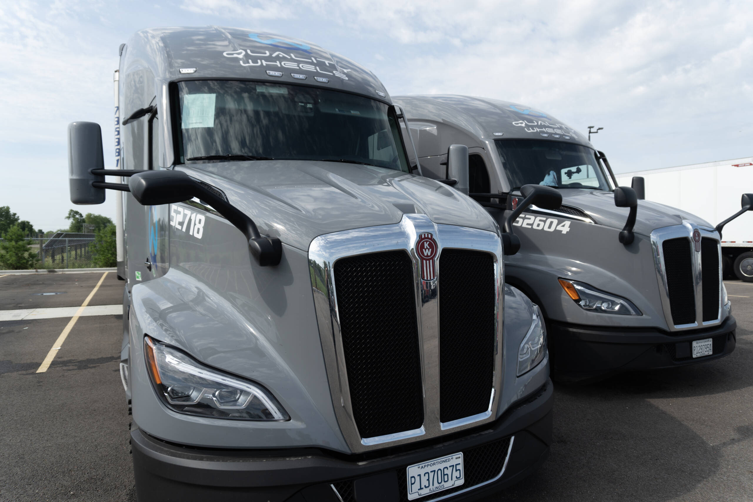 Quality Wheels dedicated lane truck with real-time shipment tracking from Schaumburg, IL